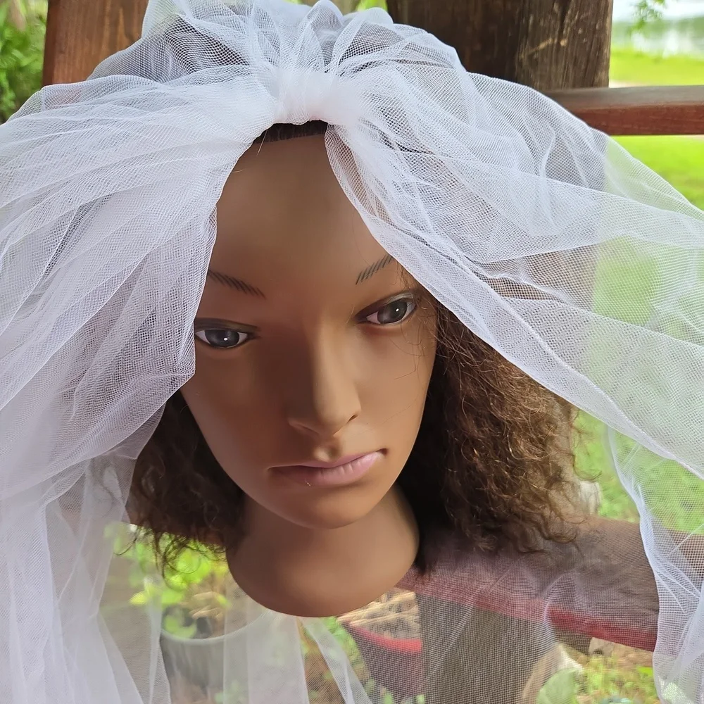 White Trailing Extra-long Tulle Veil - Picture 10 of 11